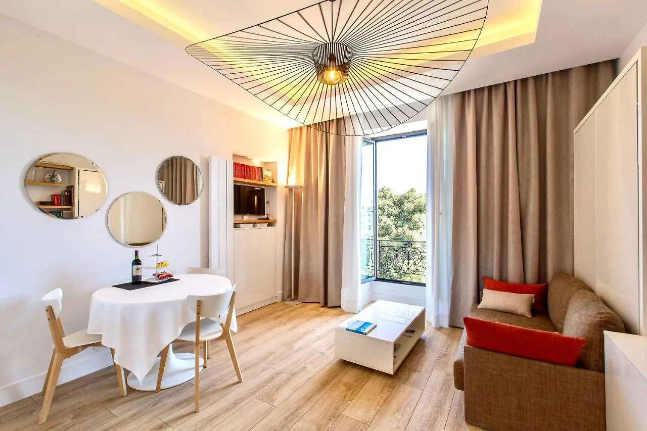 Apartment Grand H -F2, Face Vieux- Nice, Terrasse, Ascenseur, Climatisation, Terrace - Nice City Center