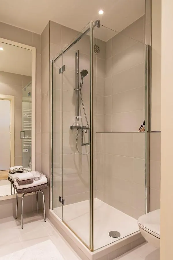 Grand H -F2, Face Vieux- Nice, Terrasse, Ascenseur, Climatisation, Terrace - Nice City Center 0*,  France