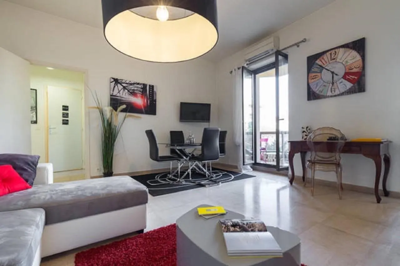 Grand H -F2, Face Vieux- Nice, Terrasse, Ascenseur, Climatisation, Terrace - Nice City Center Apartment
