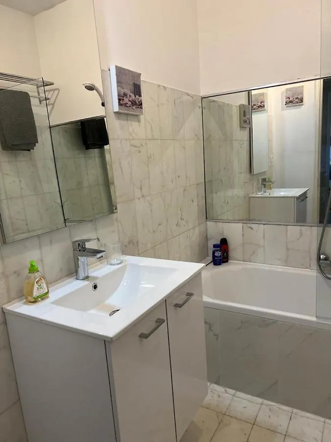 Apartment Grand H -F2, Face Vieux- Nice, Terrasse, Ascenseur, Climatisation, Terrace - Nice City Center France