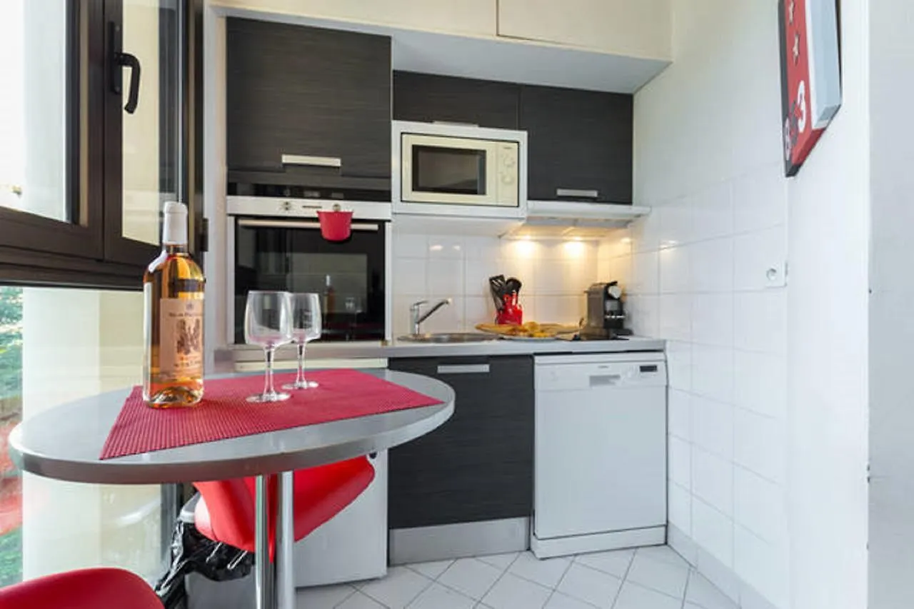 Apartment Grand H -F2, Face Vieux- Nice, Terrasse, Ascenseur, Climatisation, Terrace - Nice City Center